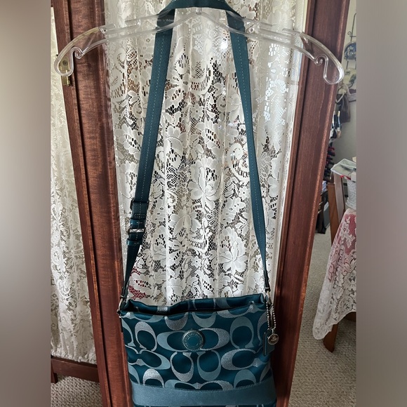 New Coach Teal Cross body bag. - Picture 2 of 9